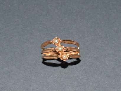 BAGUE en or jaune 18K (750/°°), trilogie...