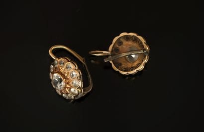 PAIR OF DORMEUSES in 14K (585/°°) yellow...