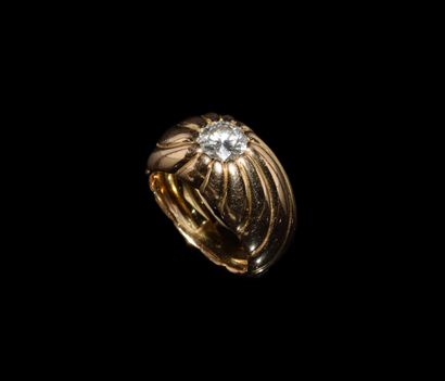 Ladies' CHEVALIERE ring in 18K (750°/°°)...