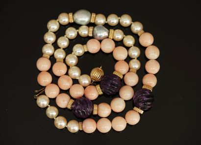 COLLIER composé de perles de cultures blanches...
