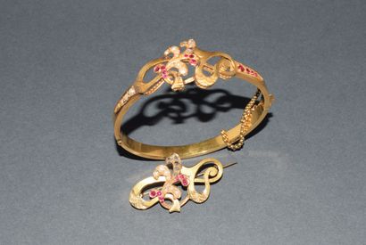 DEMI-PARURE en or jaune 18K (750/°°), composée...