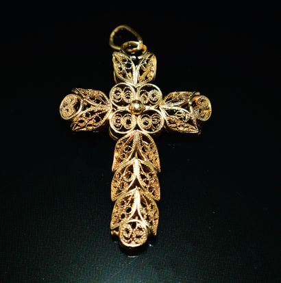 PENDENTIF CROIX en or jaune 18K (750/°°)...