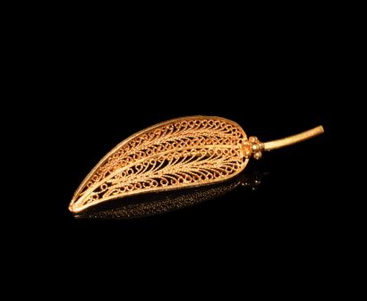 BROCHE en or jaune 18K (750°/°°) figurant...