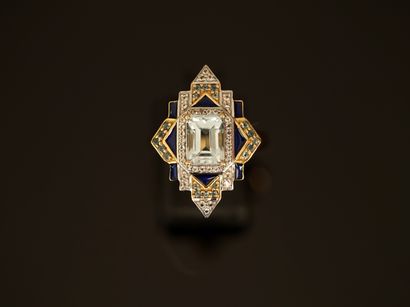 BAGUE en argent doré 925/°° de forme géométrique...