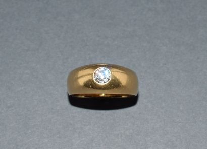 BAGUE JONC ANGLAIS, en or jaune 18K (750/°°),...