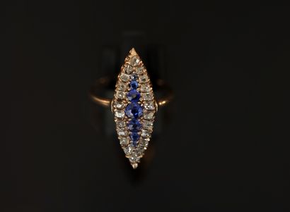 BAGUE MARQUISE en or rose 14K (585/°°) centrée...