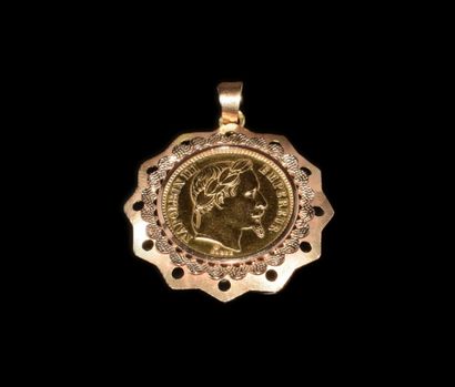 PENDENTIF en or jaune 18K (750°/°°), orné...
