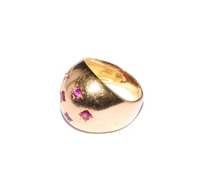BAGUE BOULE en or jaune 18K (750°/°°), ponctuée...