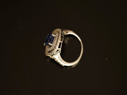 RING in 18K (750/°°) white gold, centered...