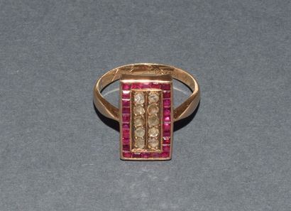 BAGUE rectangulaire en or jaune 18K (750/°°),...