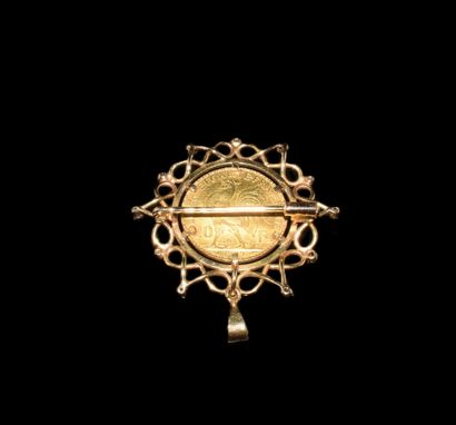 PENDENTIF BROCHE en or jaune 18K (750°/°°),...