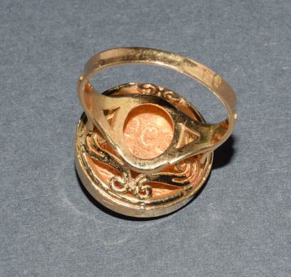 BAGUE PIECE de 2 pesos en or jaune 18K (750/°°)...