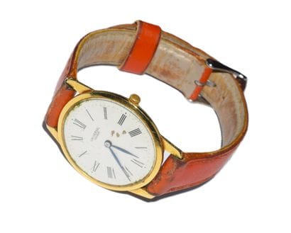 UNIVERSAL, Genève - MONTRE en or jaune 18K...