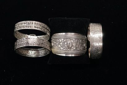 ENSEMBLE en argent min 800/°° comprenant...