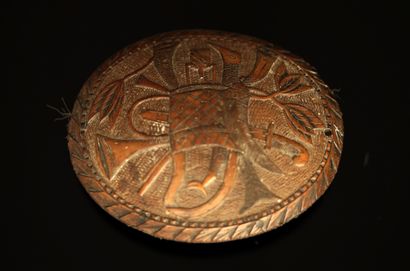 TABATIERE ovale en bois sculpté à motif de...