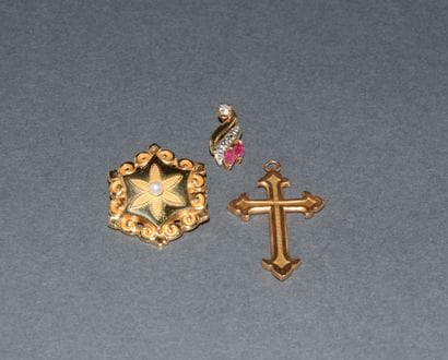 LOT OF 18K (750/°°) yellow gold consisting...