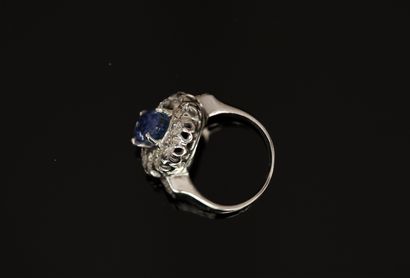 Marguerite ring in 18k (750/°°) white gold,...