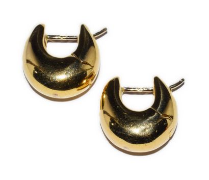 PAIRE DE CREOLES bombées en or jaune 18K...