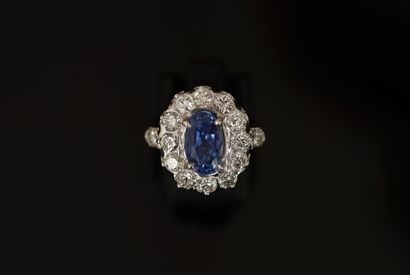Marguerite ring in 18k (750/°°) white gold,...