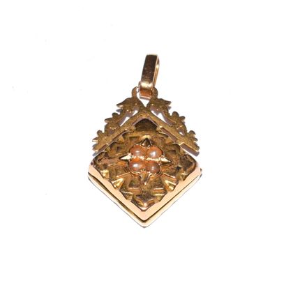 PENDENTIF CASSOLETTE en or jaune 18K (750°/°°),...