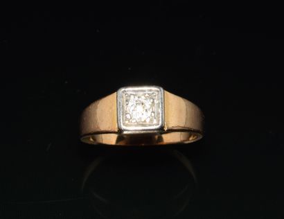 BAGUE CHEVALIERE en or jaune 18K (750/°°)...