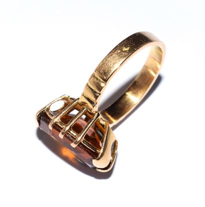 Amusing ring in 18K (750°/°°) yellow gold,...