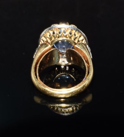 RING in 18K (750/°°) yellow gold, set with...