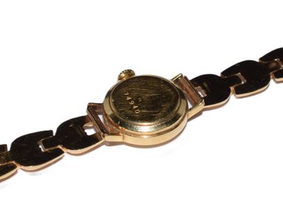 LIP - MONTRE BRACELET de dame en or jaune...