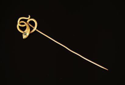 EPINGLE DE CRAVATE en or 18K (750/°°) figurant...