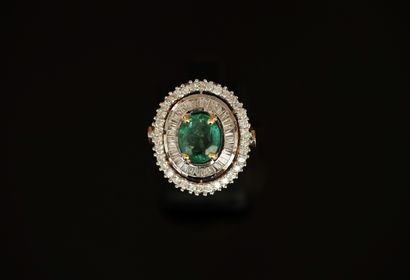 RING in 18k yellow gold (750/°°) centered...