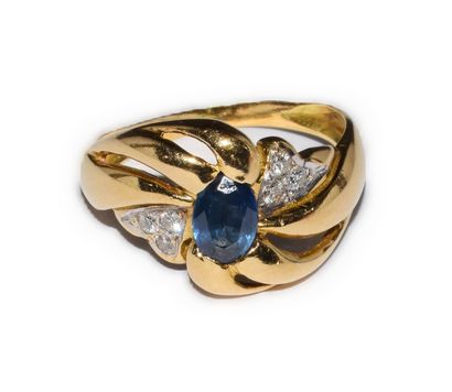 BAGUE JONC en or jaune 18K (750°/°°), mouvementée...