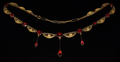 COLLIER DRAPERIE en or jaune 18K (750°/°°),...