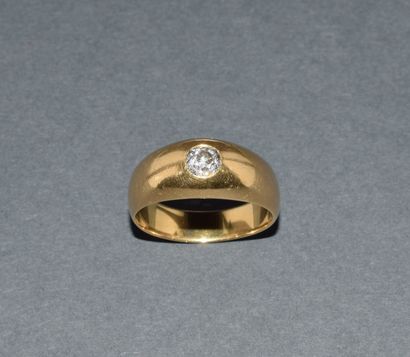 BAGUE JONC ANGLAIS, en or jaune 18K (750/°°),...