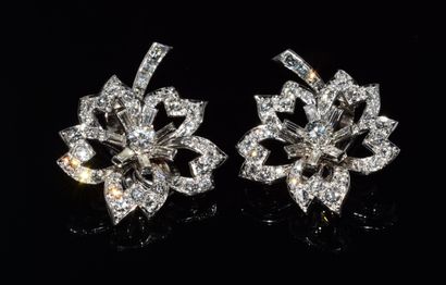 PAIR OF EAR CLIPS, in platinum and 18K (750°/°°)...