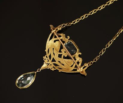 COLLIER en or jaune 18K (750/°°) formé d'une...