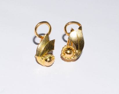 PAIR OF EAR CLIPS in 18K (750/°°) yellow...