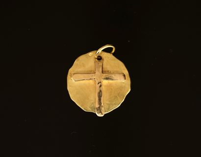 MEDAILLE en or jaune 18K (750/°°) figurant...