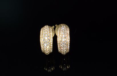 PAIR OF EARRINGS, in 18K (750°/°°) yellow...