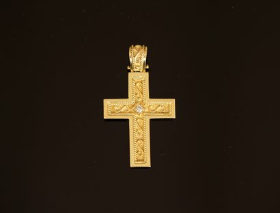 CROSS in yellow gold centered with a diamond...