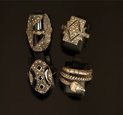 SET in silver min 800/°° and 925/°° comprising...