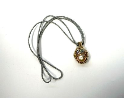 Baroque cultured pearl pendant, set with...