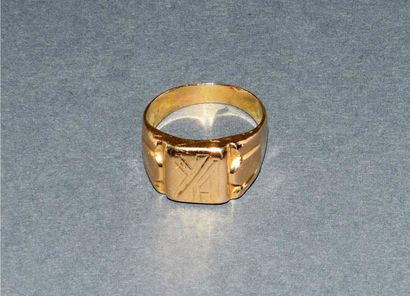 CHEVALIERE en or jaune 18K (750/°°), modèle...