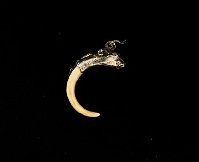 IMPORTANT PENDENTIF en argent min 800/°°...
