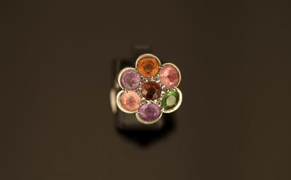 RING in silver min 800/°°, the flower-shaped...