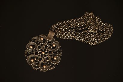 PENDANT in the form of a rosette and openwork...