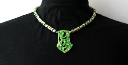 COLLAR in chromed metal and green composite...