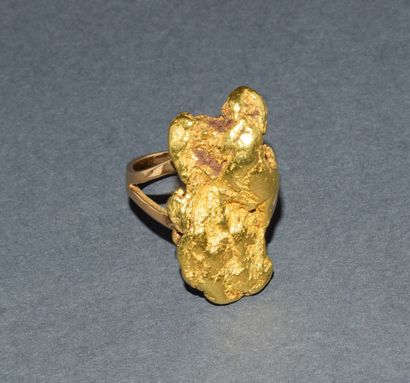 BAGUE en or jaune 18K (750/°°) ornée d’une...