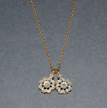 CHAINE et ses deux PENDENTIFS en or jaune...