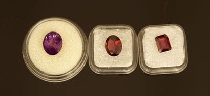 SET consisting of 2 GRENATS, 1 oval and 1...