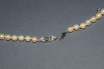 COLLAR OF FALLING CULTURAL PEARLS, D: 5/5.5...